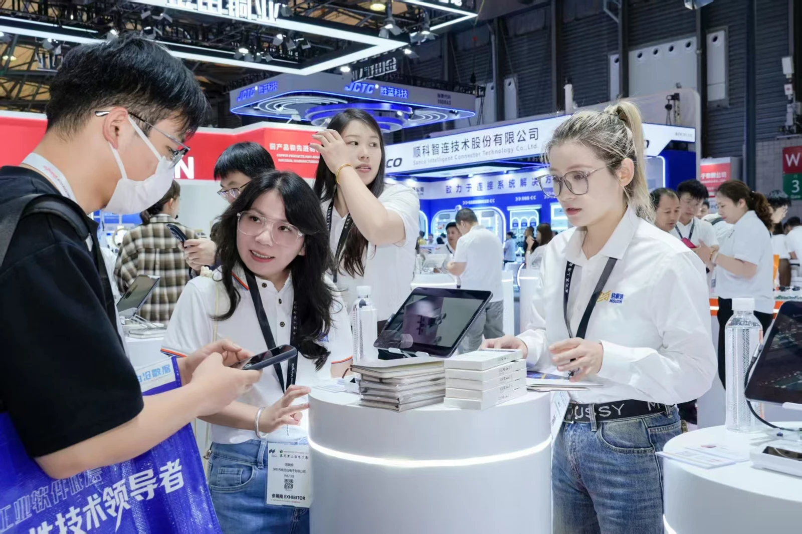 MISUXIN đón khách hàng trong ngành vào ngày khai mạc electronica China 2026